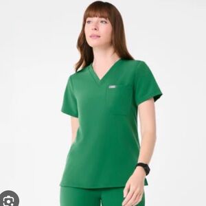 Women's one pocket Kelly green V-Neck Top